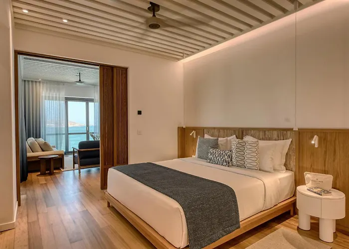 Avant Mar Paros Науса